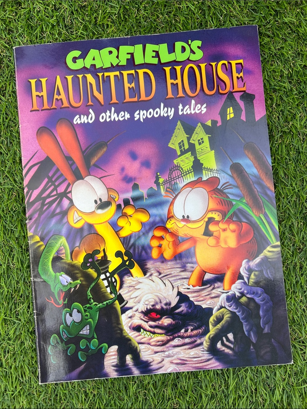 VINTAGE 90’s book Garfield's Haunted House and Other Spooky Tales by Jim Davis 🎃